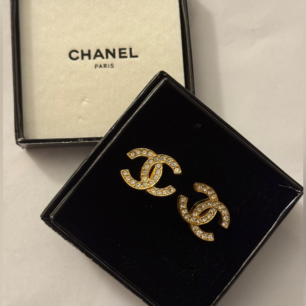 CHANEL Earrings Vintage CC Logo Crystal Clip On 24K Gold Plated Studs with Box - Picture 7 of 13